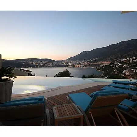Villa Sleeps 12 Pool Air Con Wifi *