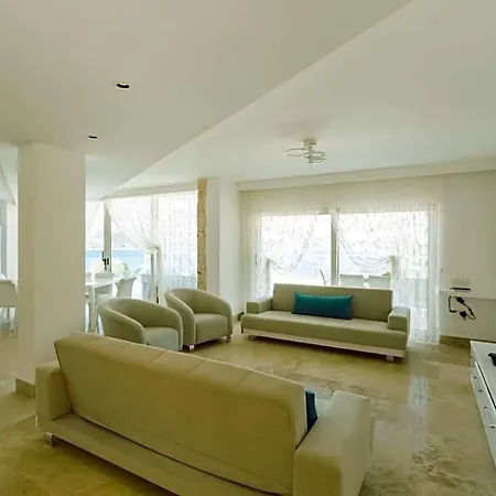 Sleeps 12 Pool Air Con Wifi