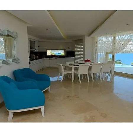 Sleeps 12 Pool Air Con Wifi